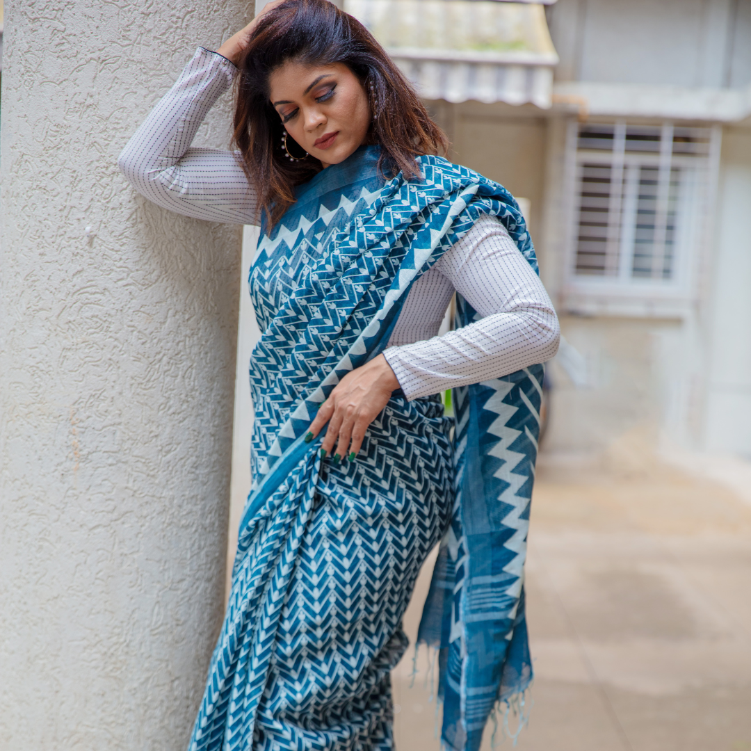 Buy Handwoven Pure Linen Saree with Big Block Print Motifs. by BANKA SILK  at Ogaan Market Online Shopping Site